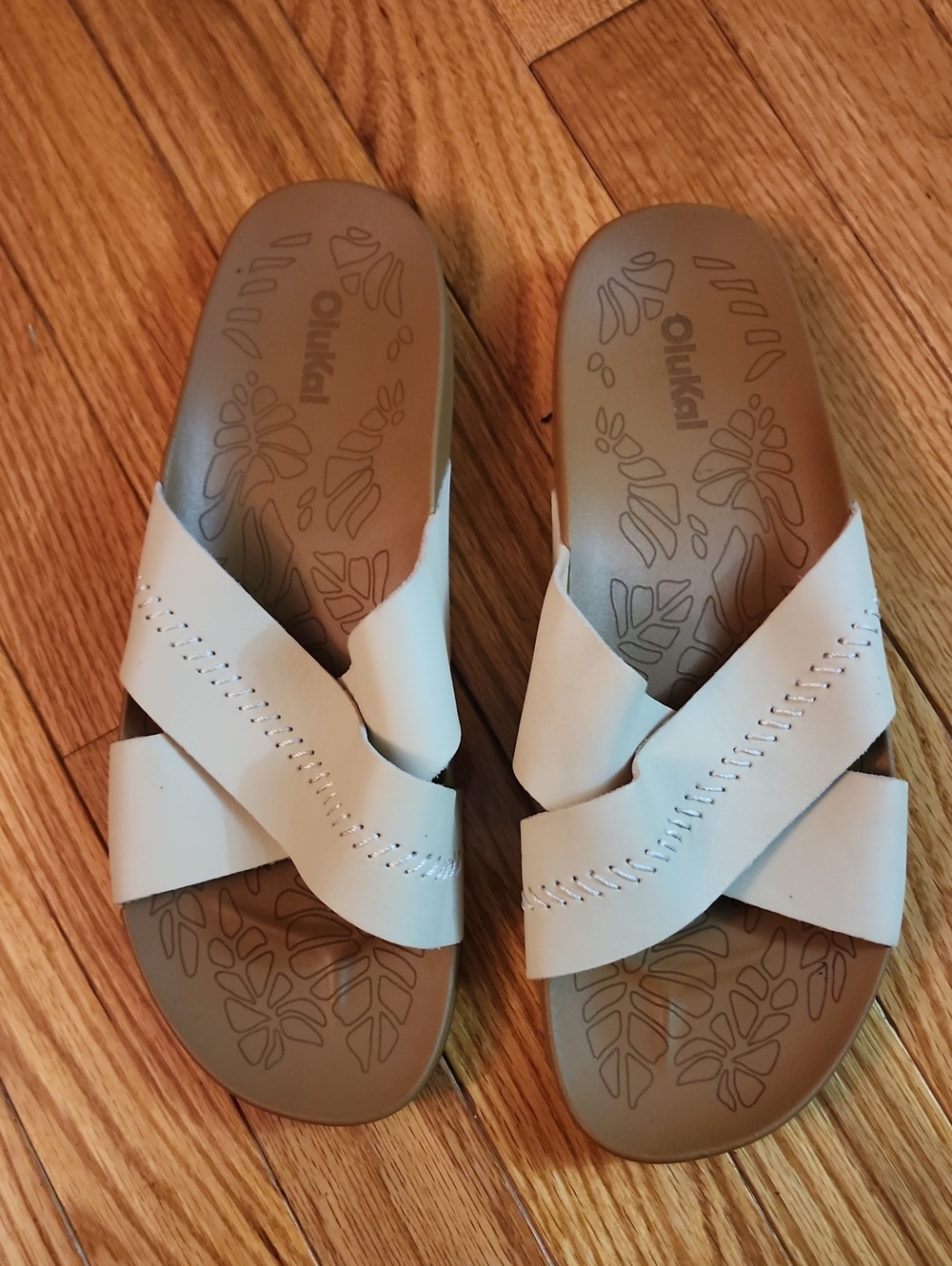 OluKai Kipe'a Olu Cream Crisscross  Strap Prenium Leather Slide Sandals